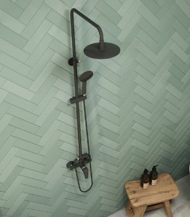 Mutassa a/az Mofém Zenit Black zuhanyrendszer, felső kifolyócsővel részleteit Kép Mofém Zenit Black zuhanyrendszer, felső kifolyócsővel