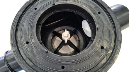 Mutassa a/az HL70 Padlólefolyó DN75/110 vízszintes kimenettel, szigetelő karimával, visszacsapó szeleppel, 3 db. DN40/50 bemenettel részleteit Kép HL70 Padlólefolyó DN75/110 vízszintes kimenettel, szigetelő karimával, visszacsapó szeleppel, 3 db. DN40/50 bemenettel