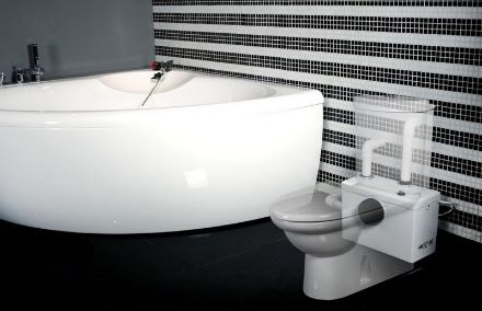 Mutassa a/az Sanipump Basic WC+2 szennyvízátemelő, WC + 1db felső csonk és 1db oldalsó csonk, darálós WC részleteit Kép Sanipump Basic WC+2 szennyvízátemelő, WC + 1db felső csonk és 1db oldalsó csonk, darálós WC