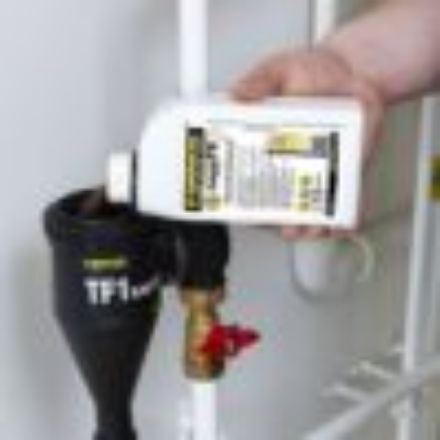 Mutassa a/az Fernox Protector F9 Filter fluid (500ml) - inhibítor 130 liter vízhez (62236) részleteit Kép Fernox Protector F9 Filter fluid (500ml) - inhibítor 130 liter vízhez (62236)