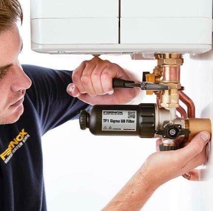 Mutassa a/az Fernox TF1 Sigma 3/4˝ UB mágneses iszapleválasztó részleteit Kép Fernox TF1 Sigma 3/4˝ UB mágneses iszapleválasztó