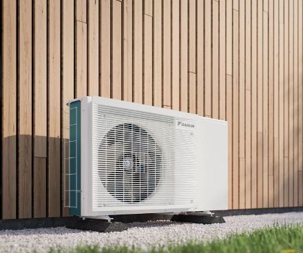 Mutassa a/az Daikin Altherma 3 fűtési/hűtési levegő-víz monoblokkos hőszivattyú, 8 kW-os teljesítmény, egyfázisú részleteit Kép Daikin Altherma 3 fűtési/hűtési levegő-víz monoblokkos hőszivattyú, 8 kW-os teljesítmény, egyfázisú