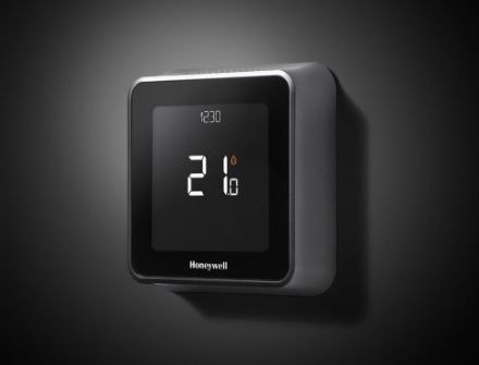 Mutassa a/az Honeywell Lyric T6 Wi-Fi vezetékes okostermosztát részleteit Kép Honeywell Lyric T6 Wi-Fi vezetékes okostermosztát