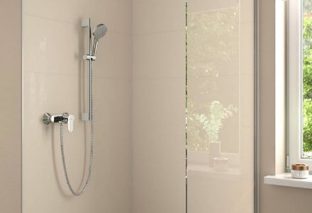Mutassa a/az Hansgrohe Vernis Blend egykaros zuhanycsaptelep falsíkon kívüli szereléshez részleteit Kép Hansgrohe Vernis Blend egykaros zuhanycsaptelep falsíkon kívüli szereléshez