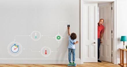 Mutassa a/az Honeywell Lyric T6 Wi-Fi vezetékes okostermosztát részleteit Kép Honeywell Lyric T6 Wi-Fi vezetékes okostermosztát