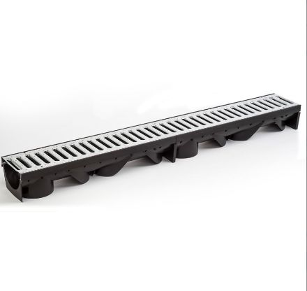 Mutassa a/az Styron Folyóka 1m-es horganyzott acél fedráccsal részleteit Kép Styron Folyóka 1m-es horganyzott acél fedráccsal